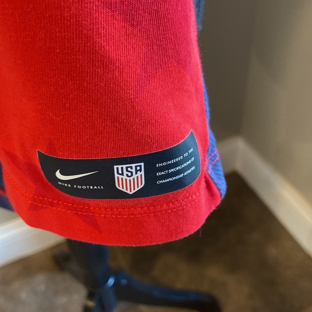 Nike patriotic NFL football tank top. Men’s Size Medium.  Red/white/blue.  EUC. - Picture 5 of 9